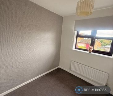 3 bedroom end of terrace house to rent - Photo 2