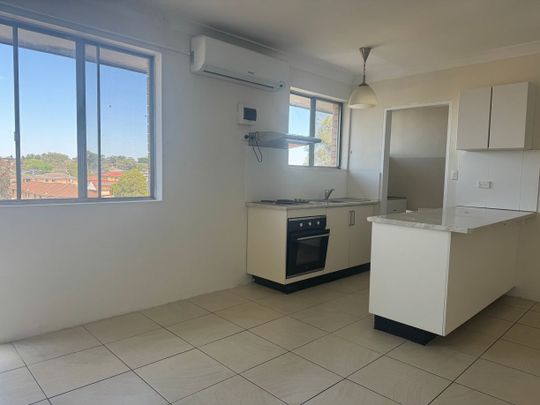 RENOVATED 2 BEDROOM UNIT - Photo 1