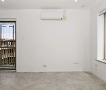 Two Bedroom Gem in Prime Location with Sea Views! - Photo 1