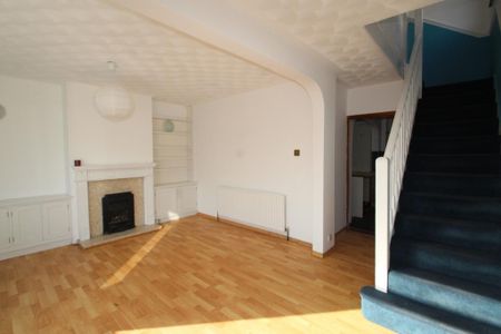 3 bedroom semi-detached house to rent - Photo 2