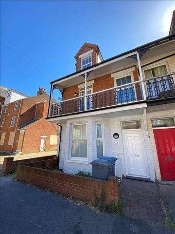 Russell Road, Felixstowe, Suffolk, IP11 - Photo 2