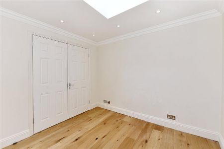 4 bedroom mews to rent - Photo 2