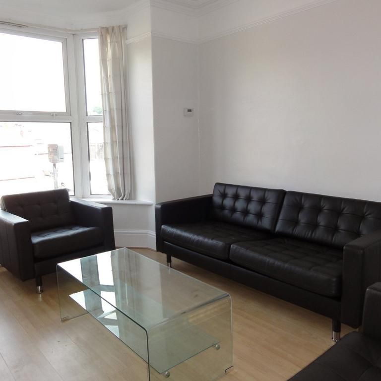 6 bedroom house to rent - Photo 1