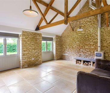 Refurbished three bedroom barn conversion - Photo 6