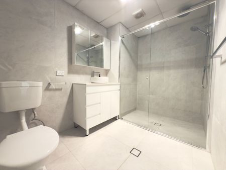 2 Bedroom Apartment with Courtyard - Photo 3