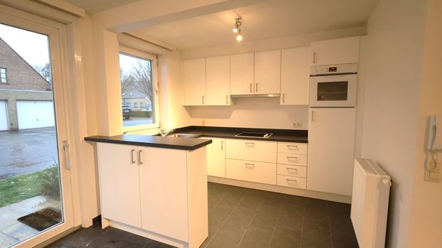 Gelijkvloers tweeslaapkamer appartement nabij het centrum van Roeselare - Photo 1