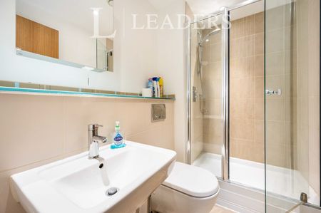 2 bedroom apartment to rent The Crescent, Gunwharf Quays, Portsmouth, PO1 - Photo 5