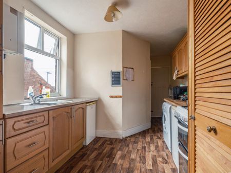 3 bedroom flat to rent - Photo 5