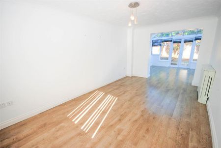 4 bedroom detached house to rent - Photo 3