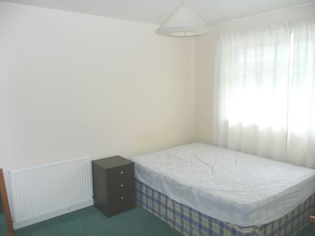 STUDENT Three Bedroom Flat – Surbiton (Cranes Park, KT5) - Photo 2