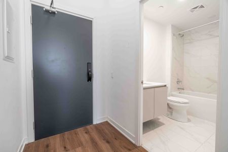 For Lease - 405 Dundas Street Unit# 107, Oakville, Ontario - Photo 3