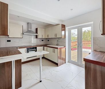 3 bedroom semi-detached house to rent - Photo 6