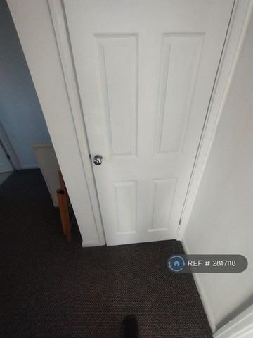 3 bedroom flat to rent - Photo 3