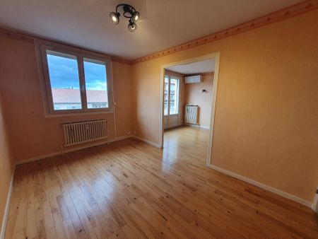 Location Appartement 3 pièces 80m² LE PEAGE DE ROUSSILLON 38550 - Photo 2