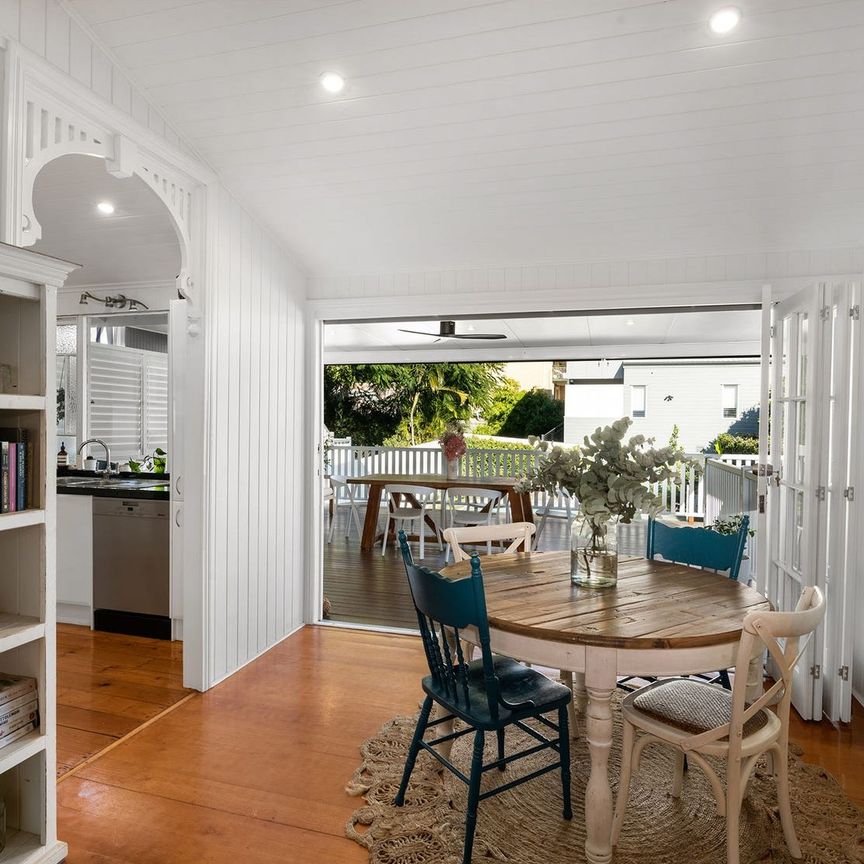 15 Saint Leonards Street, Coorparoo QLD 4151 - House For Rent | Domain - Photo 1