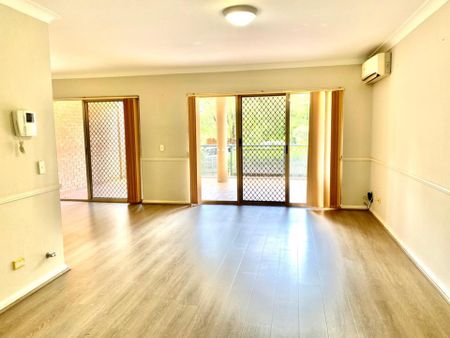 Spacious Unit ! - Photo 3