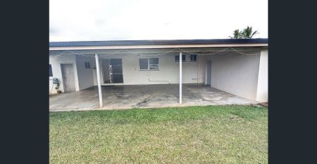 MODERN AND SPACIOUS - Photo 4