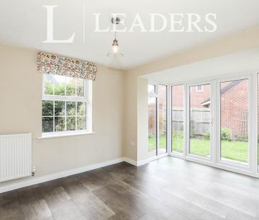 4 bedroom detached house to rent - Photo 2