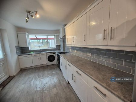 4 bedroom terraced house to rent - Photo 5