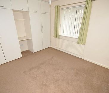 2 bedroom end of terrace house to rent - Photo 2