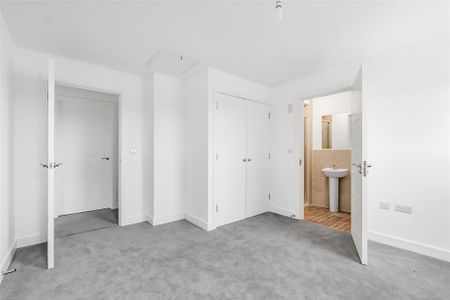 3 bedroom terraced house to rent - Photo 3