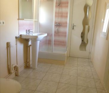 Pour visiter, appeler le 02.23.55.91.17 VITRE, Centre Ville, ce T1 ... - Photo 4