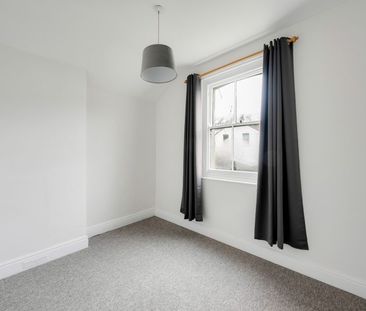 2 Bed Flat - Photo 3