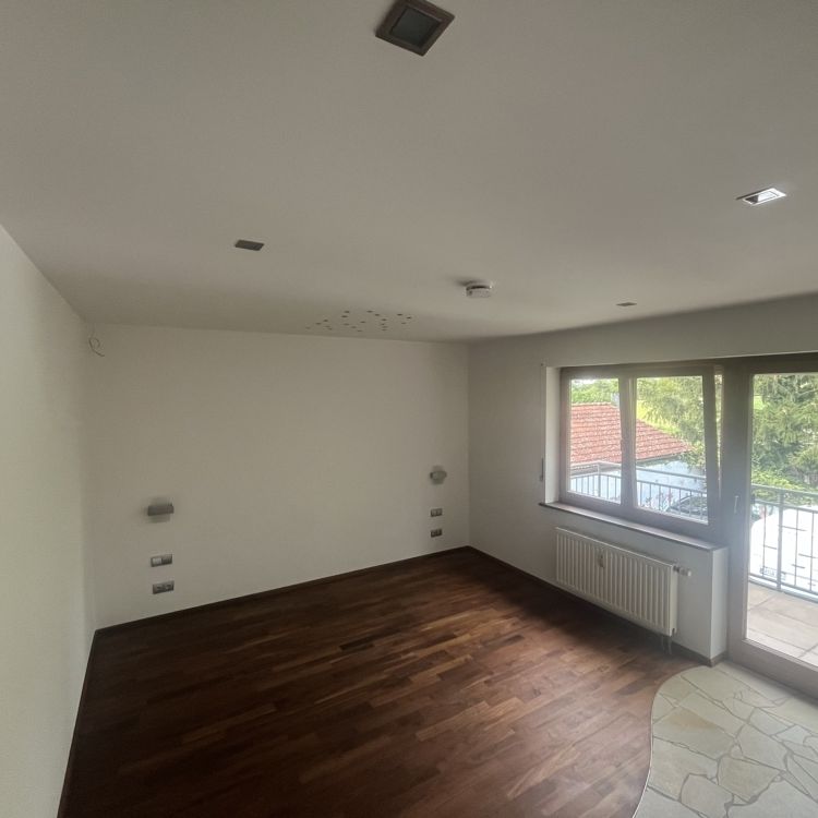 **Ballrechten-Dottingen**Tolle 4 Zi. Whg. mit EBK, 2x Balkon, Stellplatz*ab 01.04.2026 bezugsfrei* - Foto 1