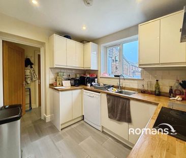 property to rent - Photo 3