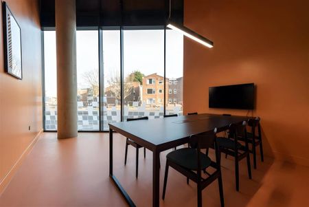 1 bedroom in a flat share to rent - Photo 2