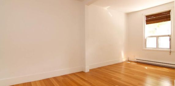 MAGNIFIQUE 4 1/2 RÉNOVÉ À VERDUN, EXCELLENT EMPLACEMENT, MÉTRO. - Photo 2