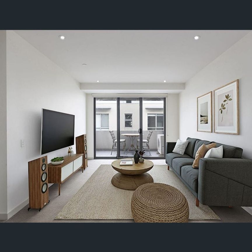 Living with Great Space, style & size - Photo 1