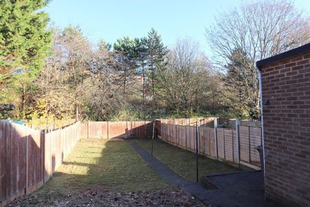 3 bedroom end of terrace house to rent - Photo 2