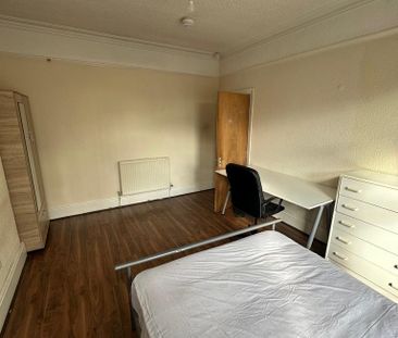4 bedroom terraced house to rent - Photo 4
