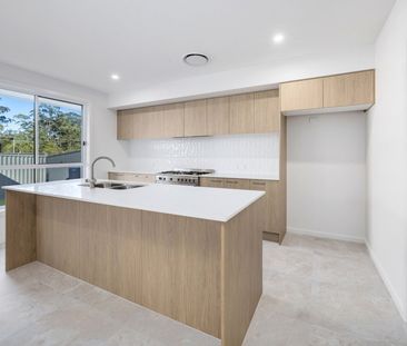 Stylish New Home with Bright Modern Interiors - Photo 5