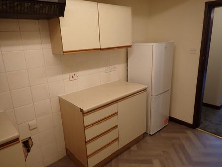 2 bedroom ground floor flat to rent - Photo 4