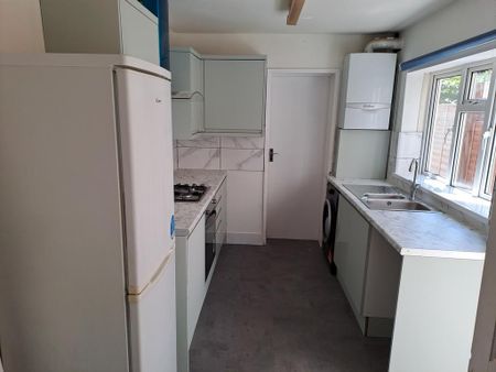 3 bedroom terraced house to rent - Photo 4