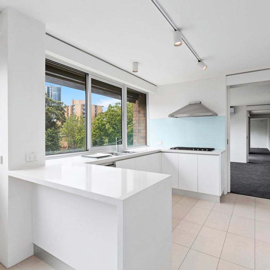 Modern Classic Apartment in Toorak - Photo 1
