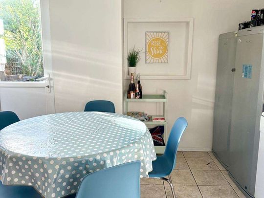 6 Bedroom Student House, Falmouth Room 2 - Photo 1