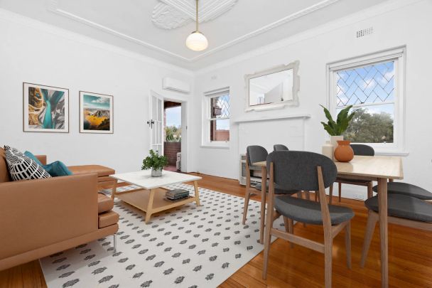 DELIGHTFUL OLDER STYLE - Photo 1