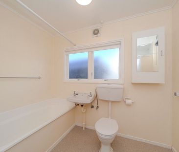 Quiet Location Near CBD with Heatpump - Photo 3