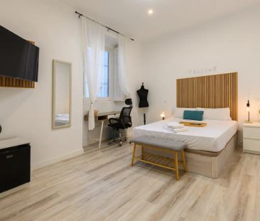 Room in a shared 10-bedroom apartment for rent in Palacio. - Photo 4
