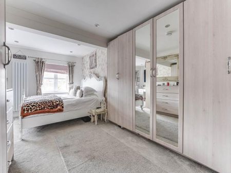 5 bedroom detached house to rent - Photo 4