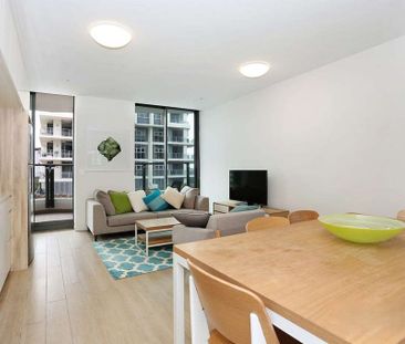 Furnished two-bedroom apartment with large balcony & pool facilities - Photo 2