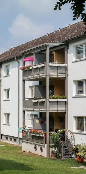 Hell und freundlich: Erdgeschosswohnung mit großem Balkon in ruhiger Lage - Foto 1