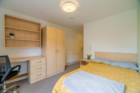 1 bedroom in a house share to rent - Photo 3