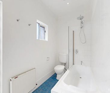 “Modern Comfort, Perfect Location” - Photo 3