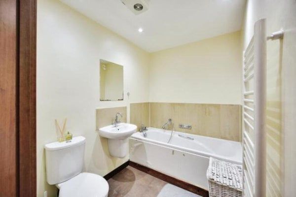 Arundel Square, Maidstone - Photo 1