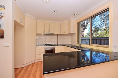 Spacious 3-Bedroom Townhouse with Outdoor Entertaining - Photo 4