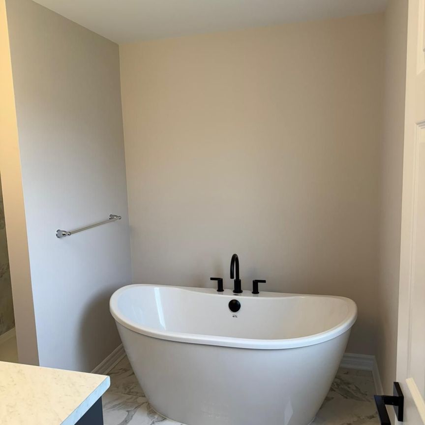 For Lease - 808 Anemone Mews, Barrhaven, Ontario - Photo 1